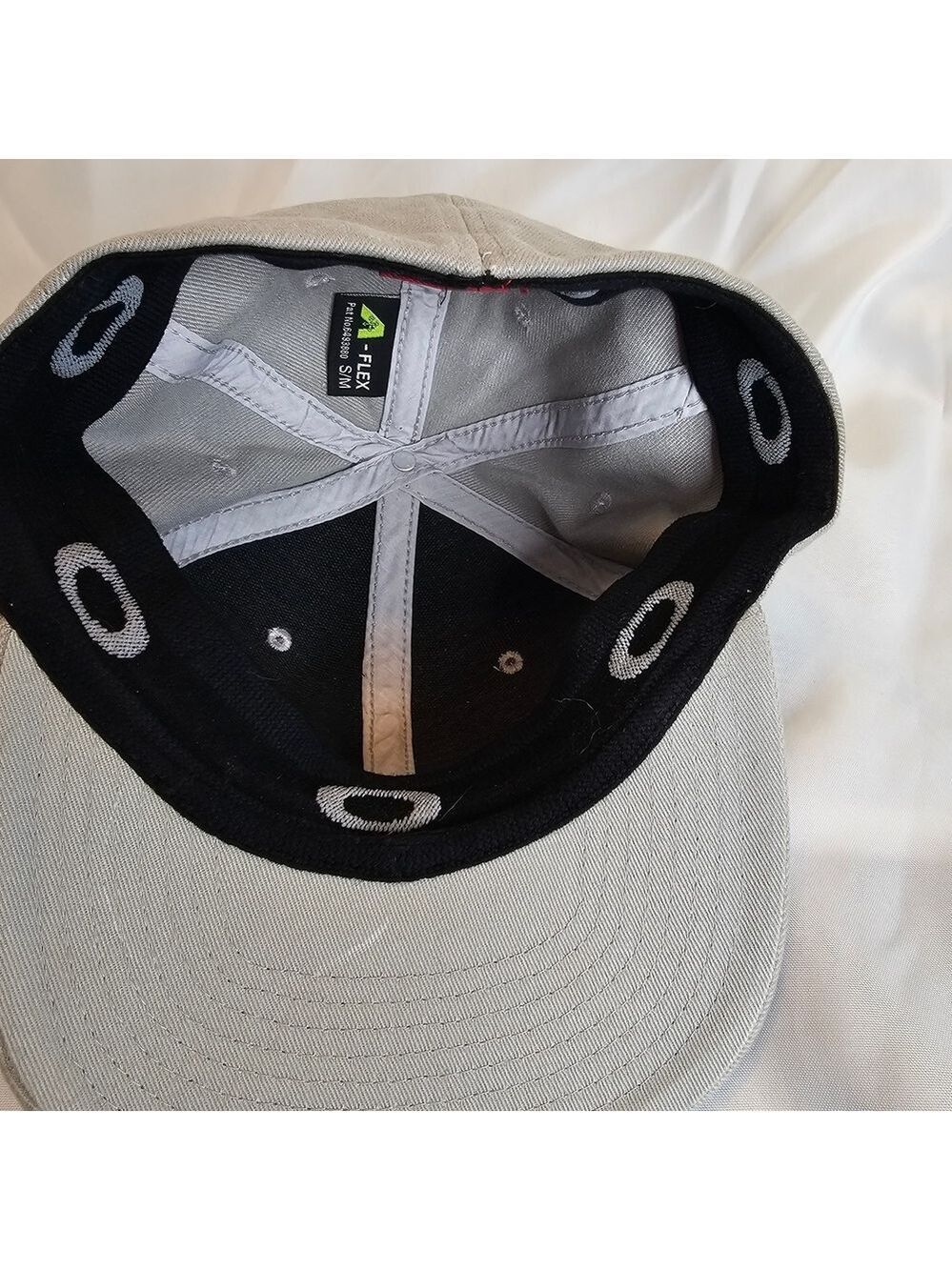 Oakley Ball Cap - Picture 5 of 6